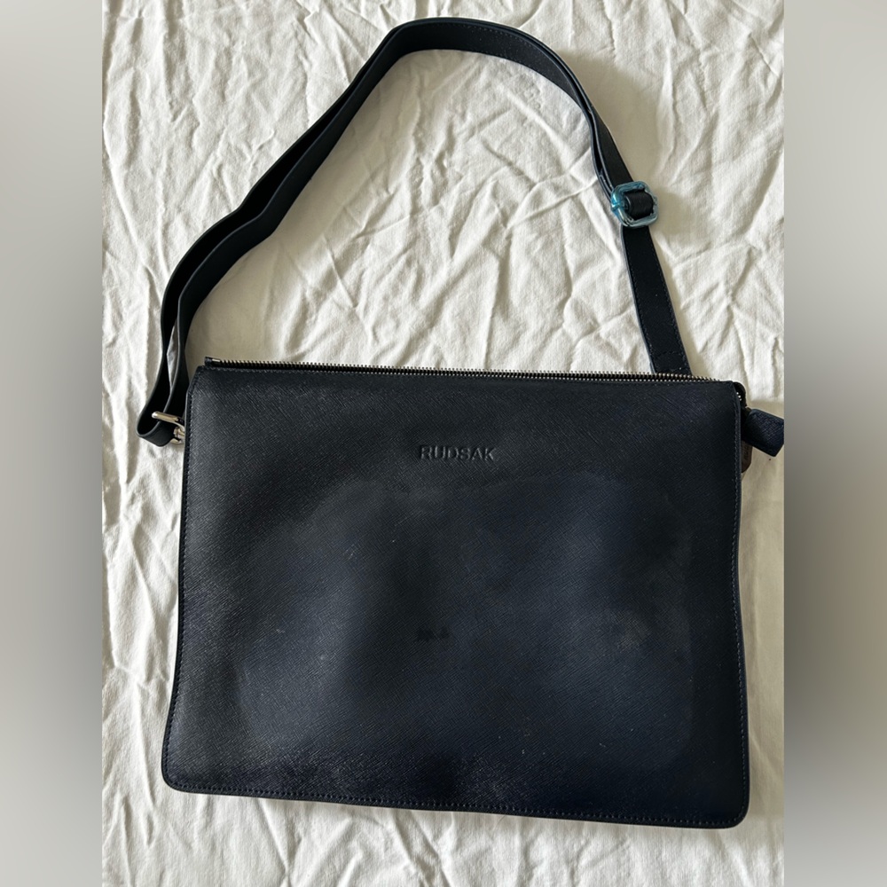 RUDSAK Black Leather Messenger Bag